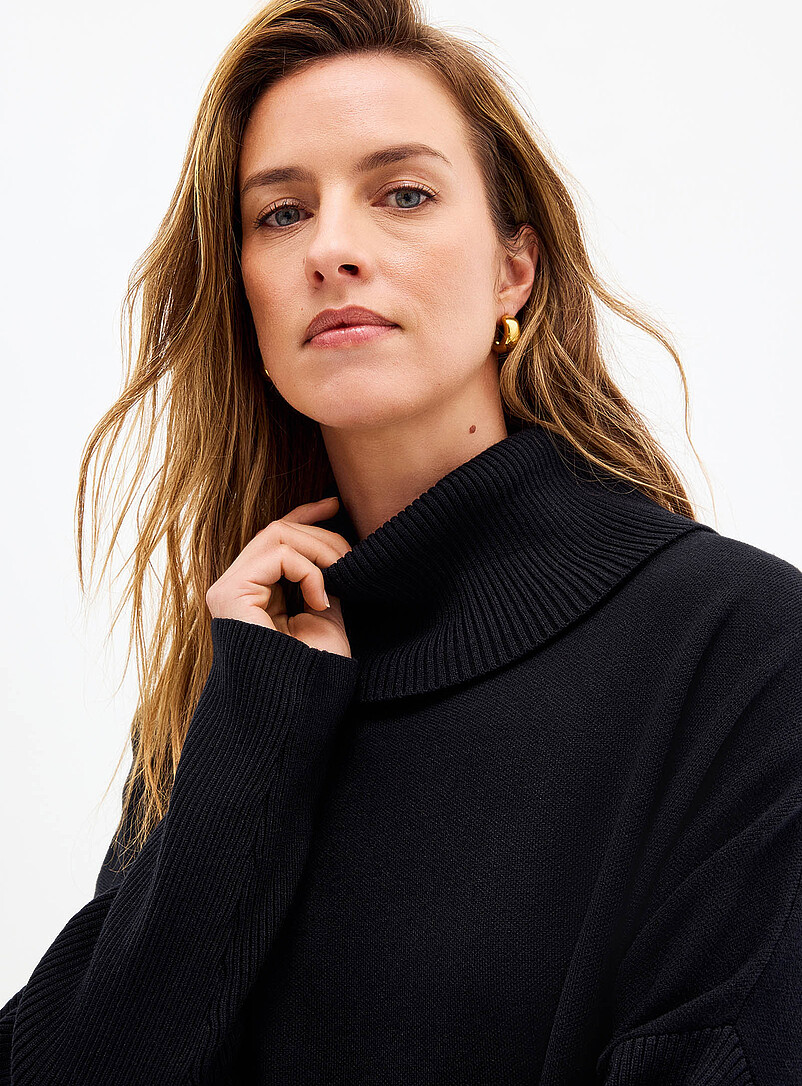 Solid turtleneck tunic sweater product image 2