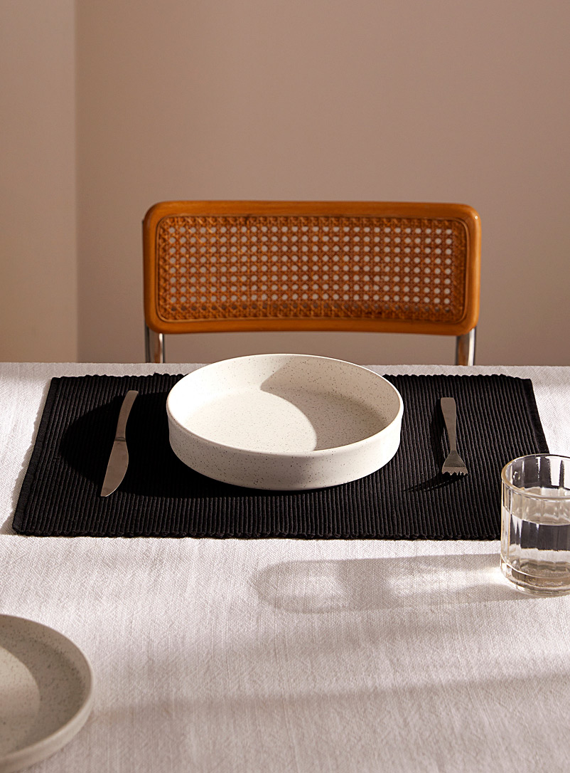 Danica Black Autumnal colour finely ribbed placemat