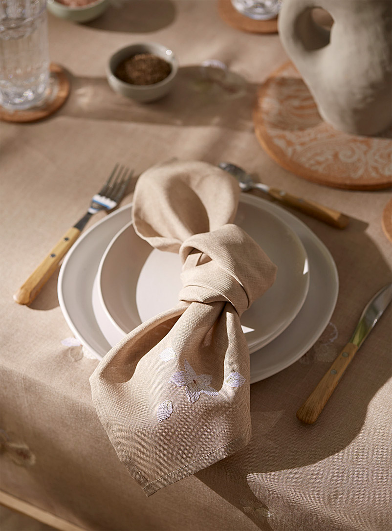 Simons Maison: La serviette de table brodée fleurs bucoliques Écru à motifs