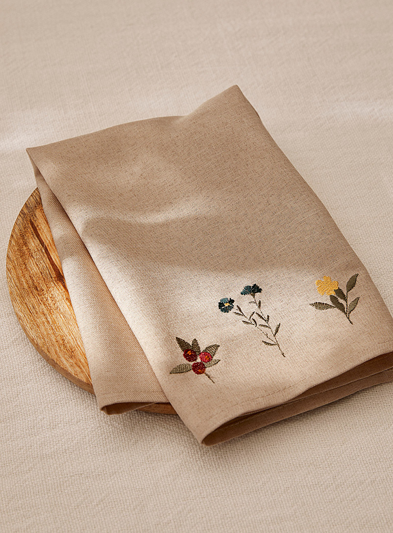 Simons Maison Patterned Ecru Embroidered wildflower napkin