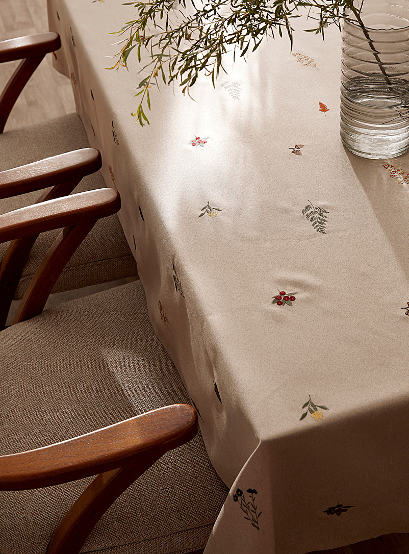 Tablecloths | Kitchen & Dining room | Simons Canada