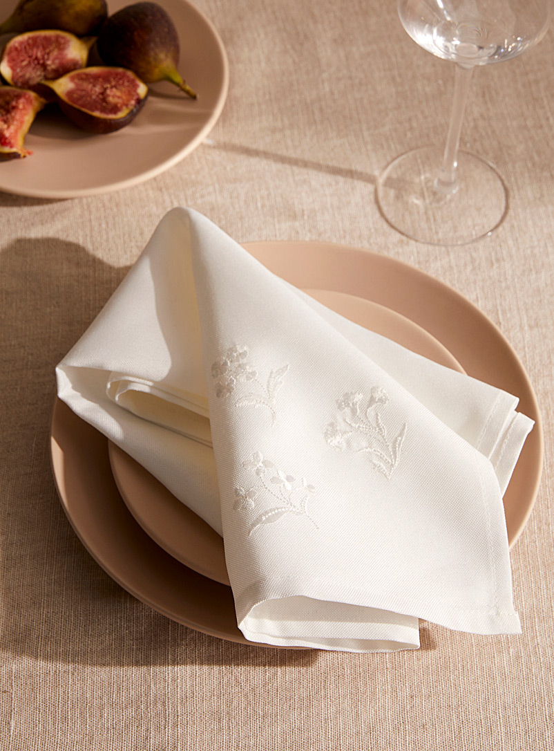Simons Maison Ecru/Linen Embroidered flowers white napkin