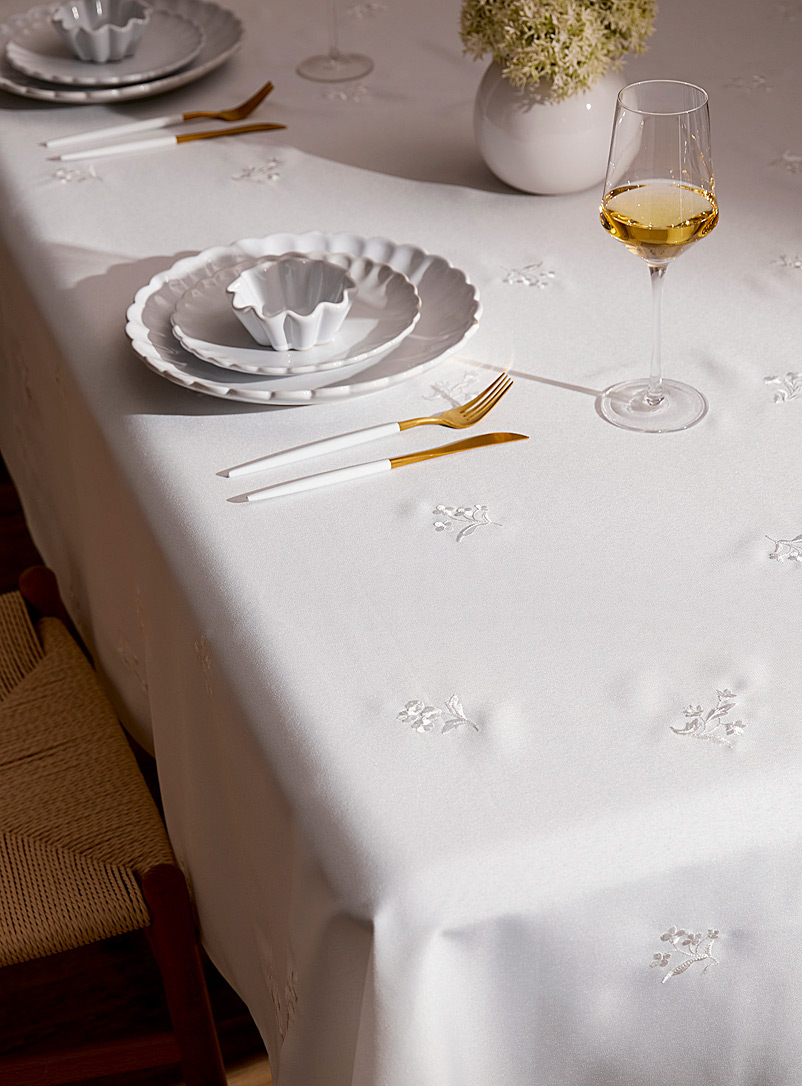 Simons Maison Ecru/Linen Embroidered flowers white tablecloth