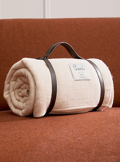 Solid pure wool throw 130 x 170 cm