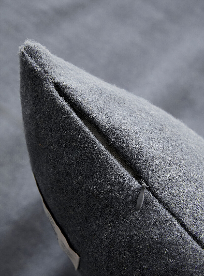 Simons Maison: Le coussin d&eacute;houssable &agrave; rayures pure laine 40 x 60 cm Taupe