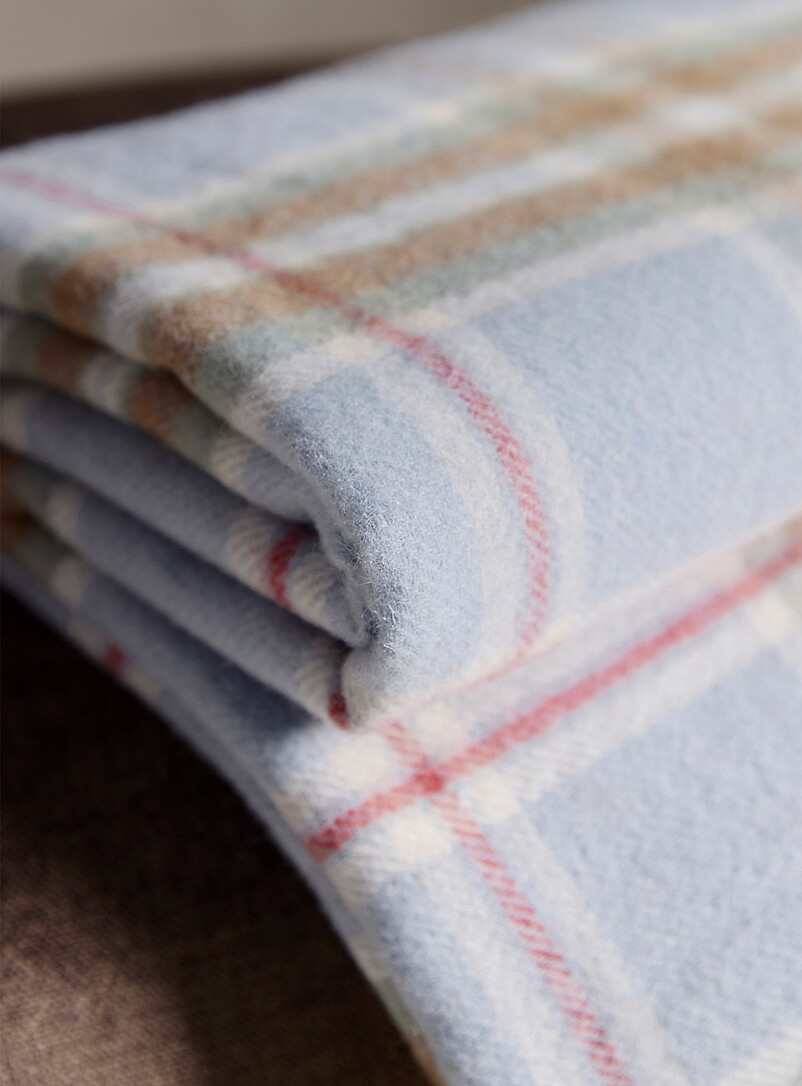 Simons Maison: Le jet&eacute; bleu ciel &agrave; carreaux pure laine 130 x 170 cm Bleu &agrave; motifs