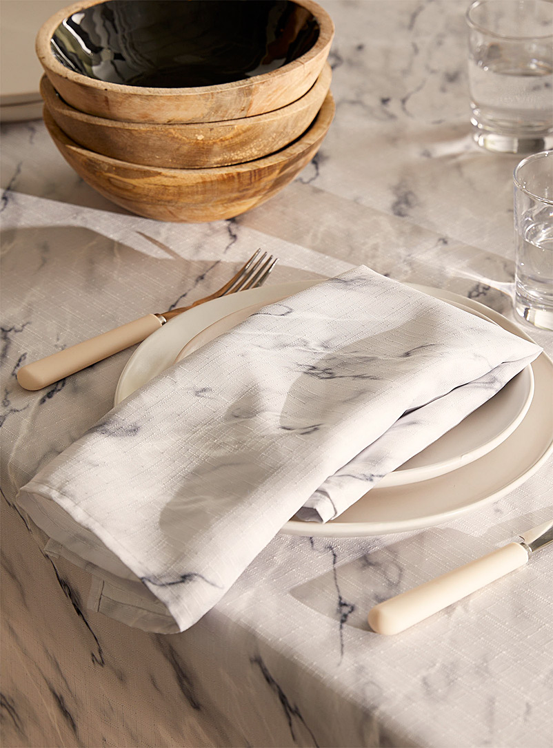 Simons Maison: La serviette de table effet marbre Blanc à motifs