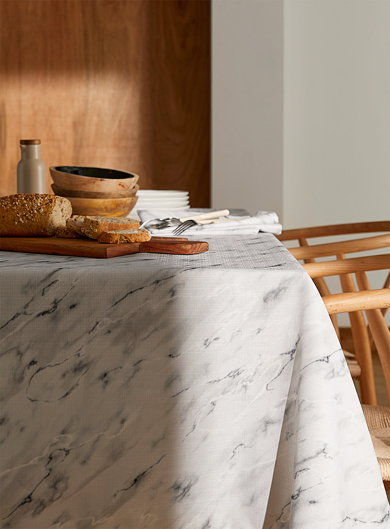 Simons Maison Patterned White Marble-effect tablecloth
