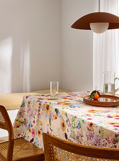 Simons Maison Patterned pink Romantic garden tablecloth