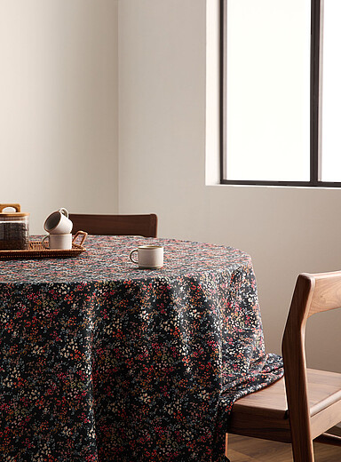 Simons Maison Assorted Midnight garden tablecloth
