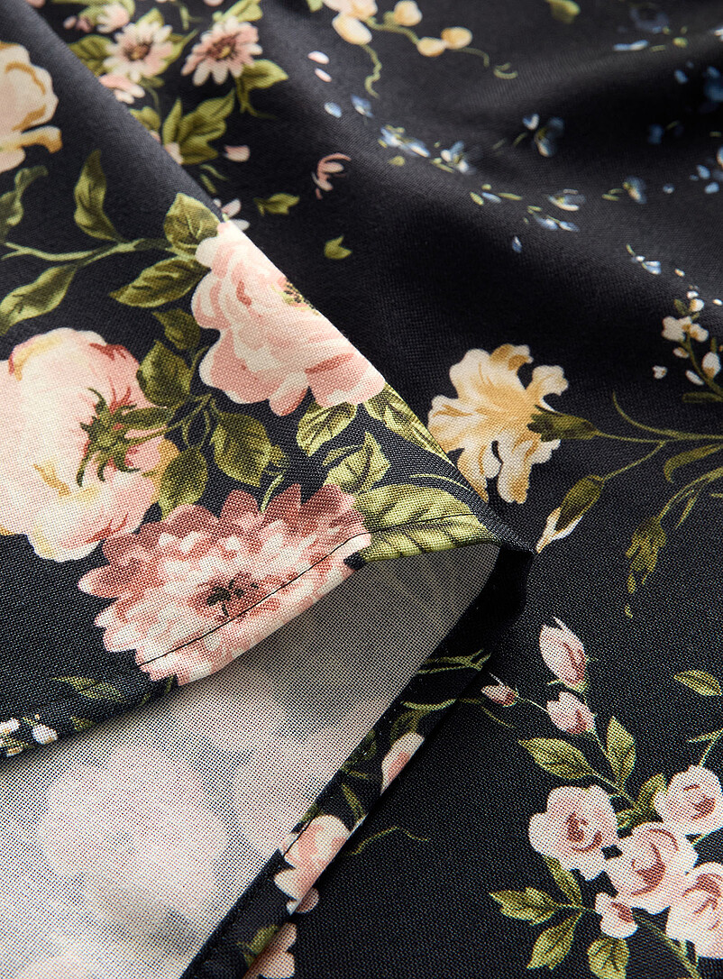 Midnight blooms tablecloth product image 3