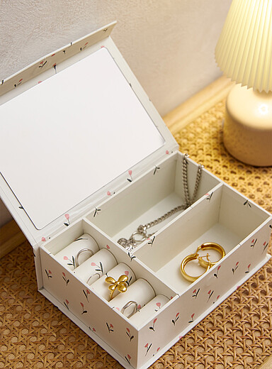 La bo&icirc;te &agrave; bijoux jolies tulipes