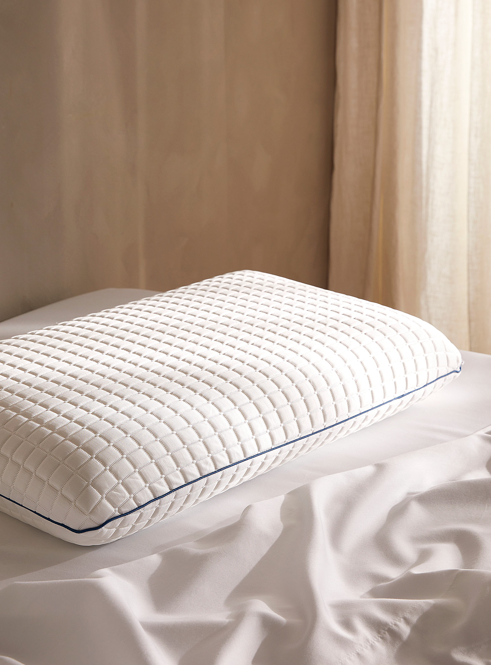 Simons Maison Cooling Gel Memory Foam Pillow Firm Support Queen Size In White