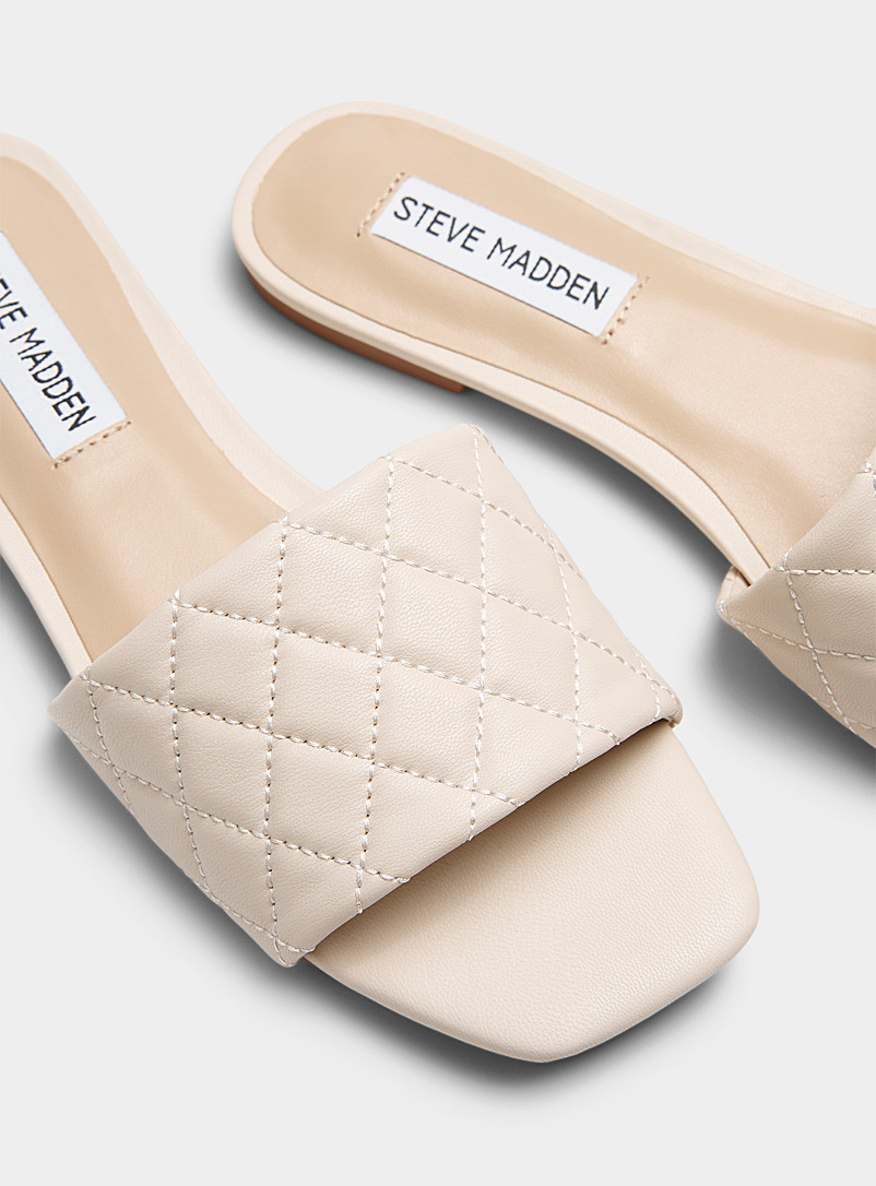 Steve Madden: La sandale slide matelassée Plush-Q Femme Ivoire blanc os pour femme