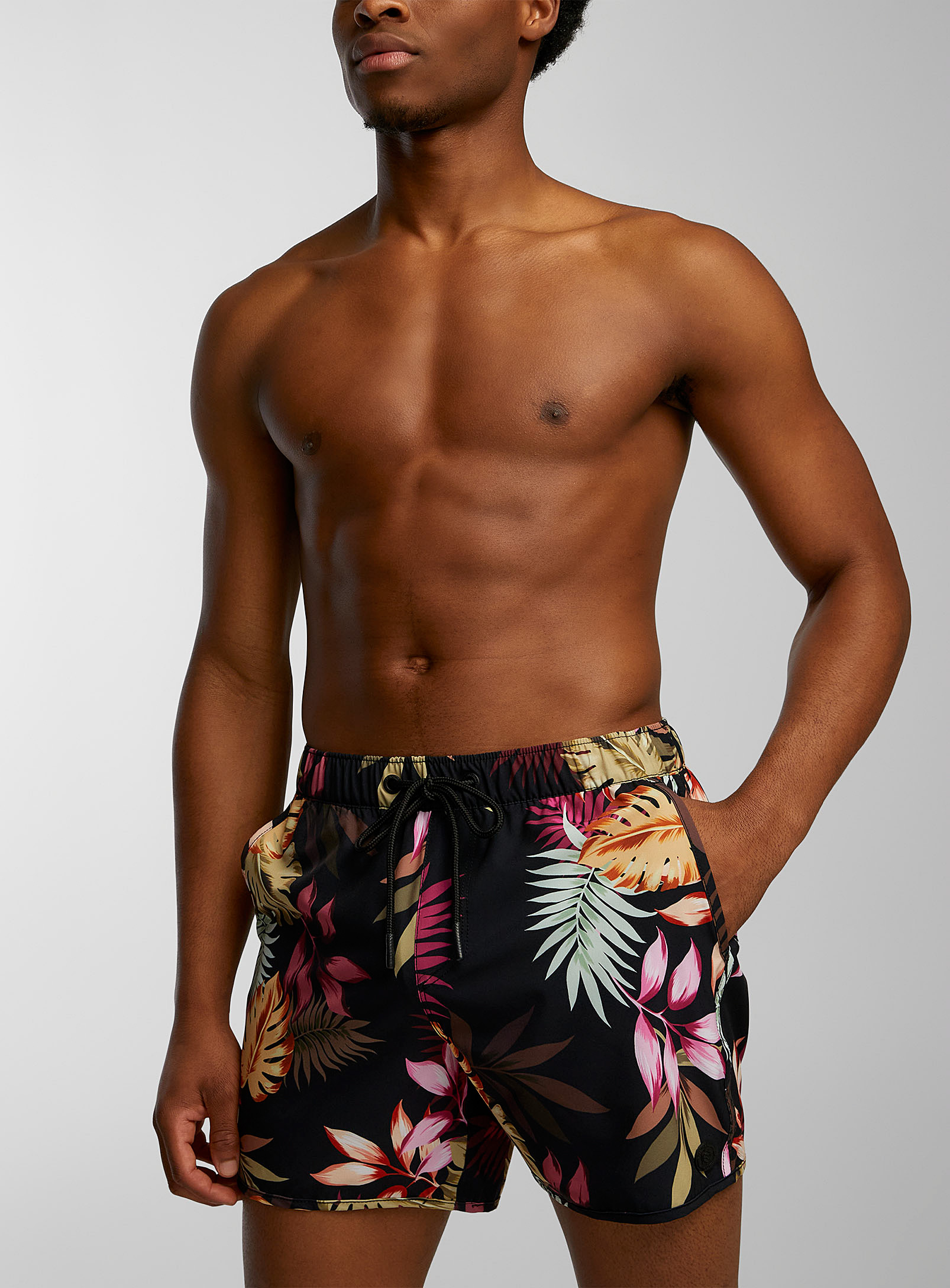 Everyday Sunday Tropical Foliage Swim Trunk In Patterned Black