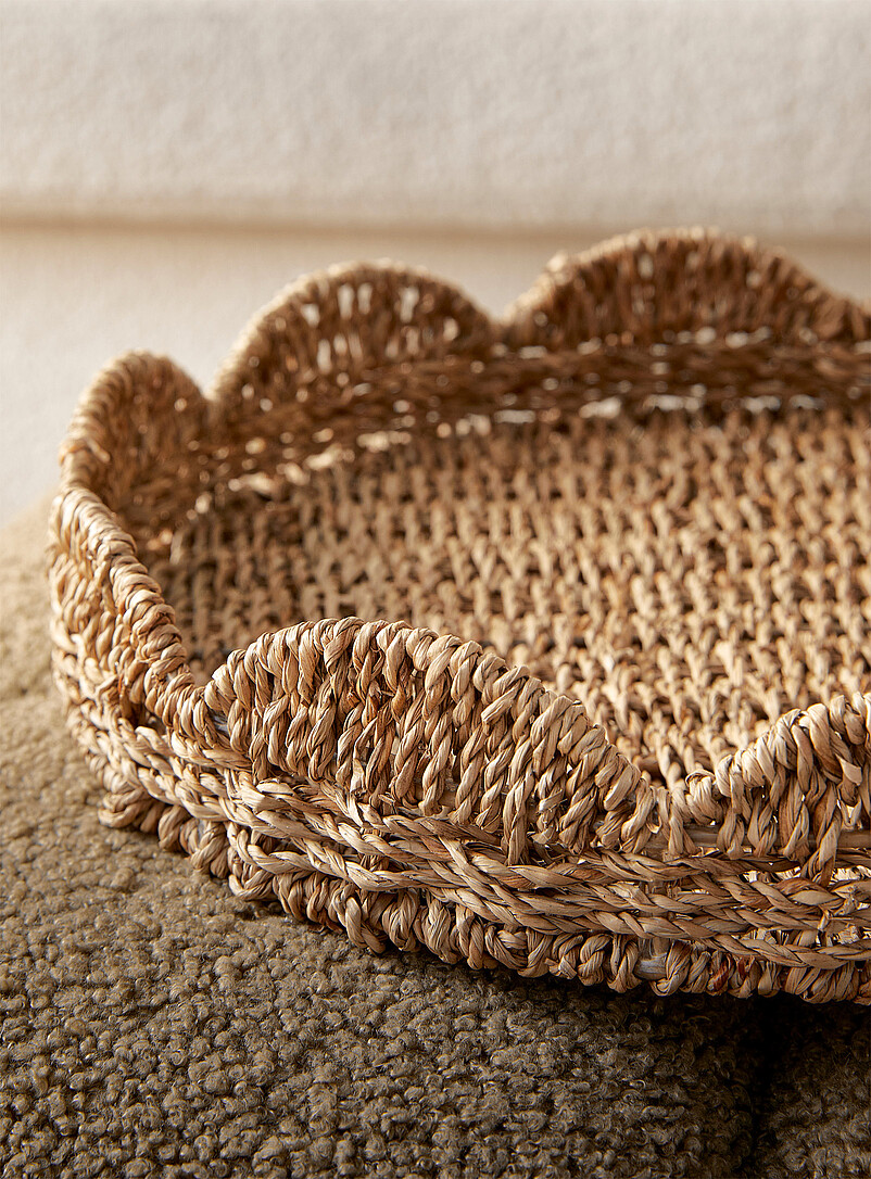 Scalloped seagrass tray product image 2