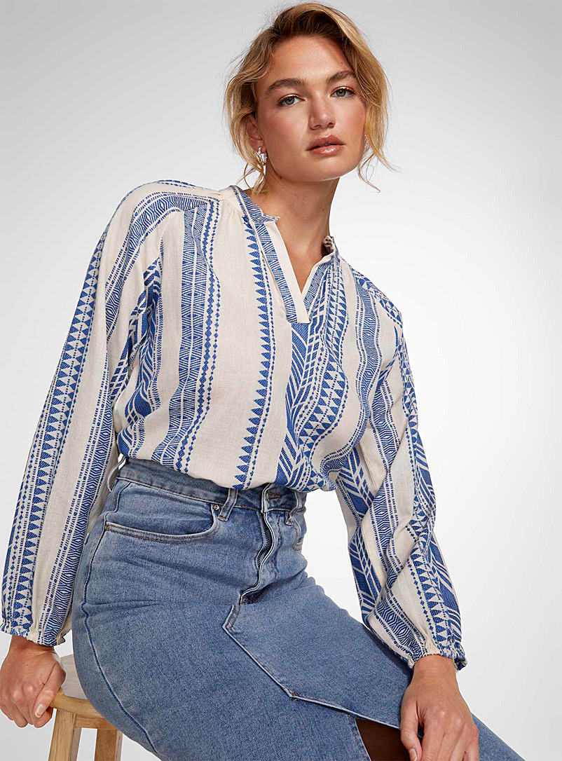 Icône Patterned Blue Geometric blue stripes V-neck blouse for women