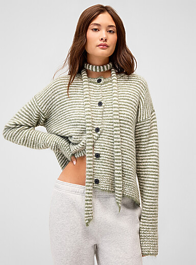 L'ensemble cardigan et &eacute;charpe rayures
