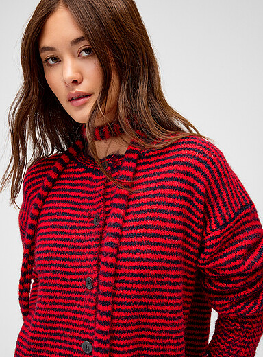 L'ensemble cardigan et &eacute;charpe rayures