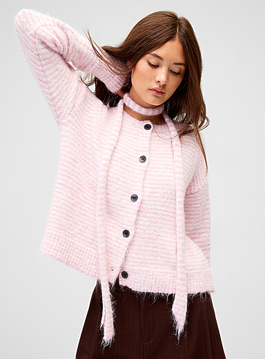L'ensemble cardigan et &eacute;charpe rayures
