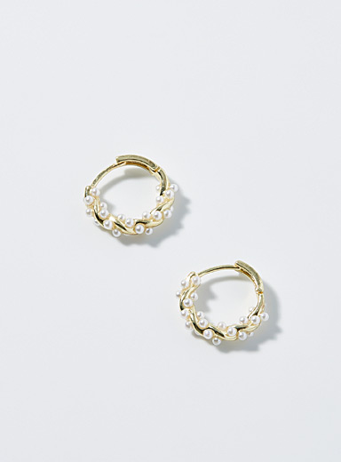 Small pearl twisted earrings