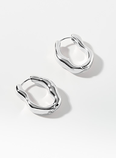 Sinuous hoops
