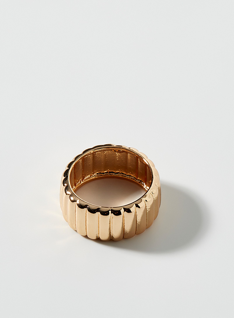 Simons Assorted Golden grooved ring for women