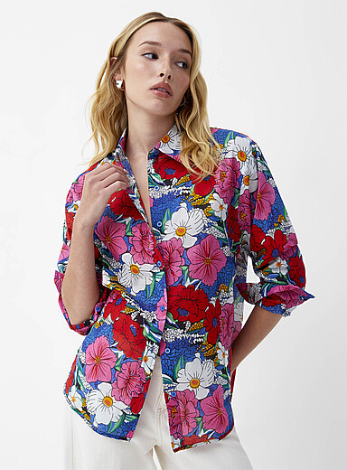La chemise ample floraison luxuriante