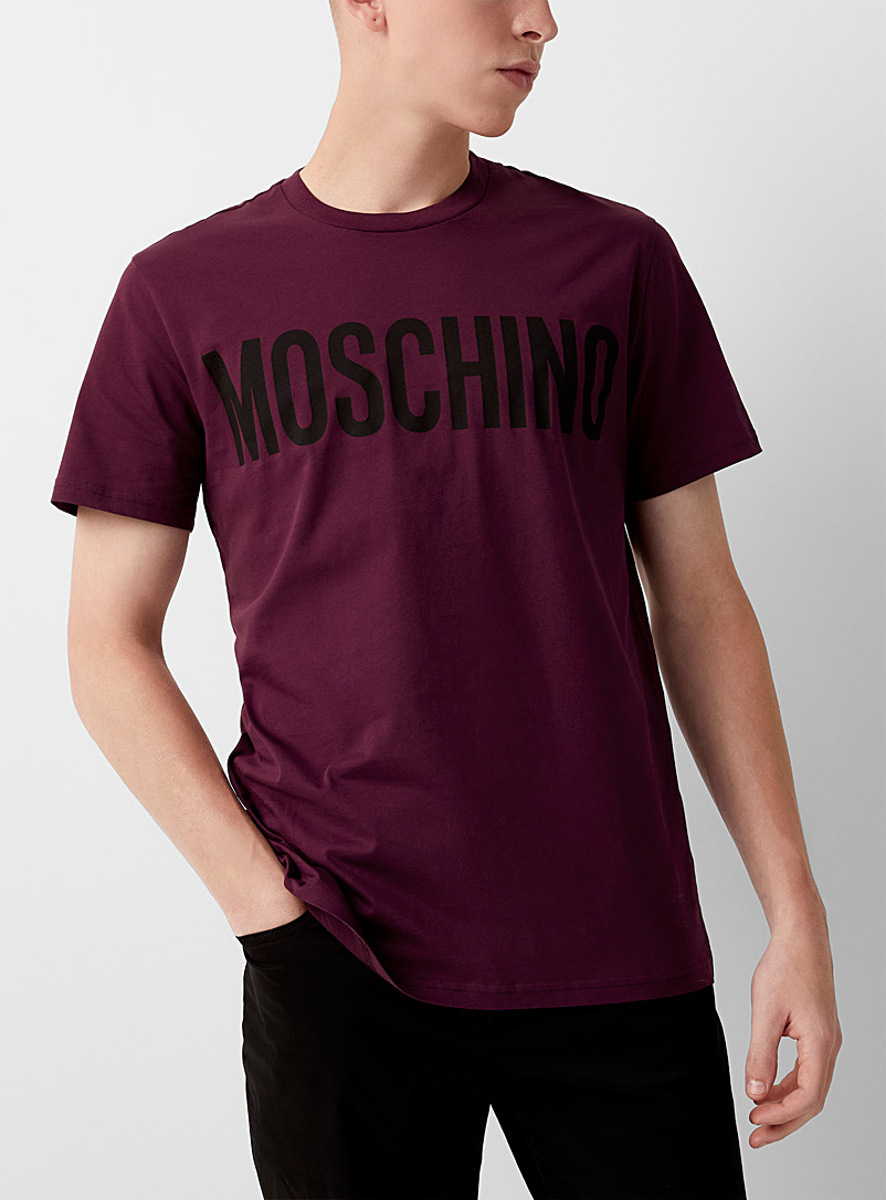Moschino: Le t-shirt mégalogo Rouge foncé-vin-rubis pour homme