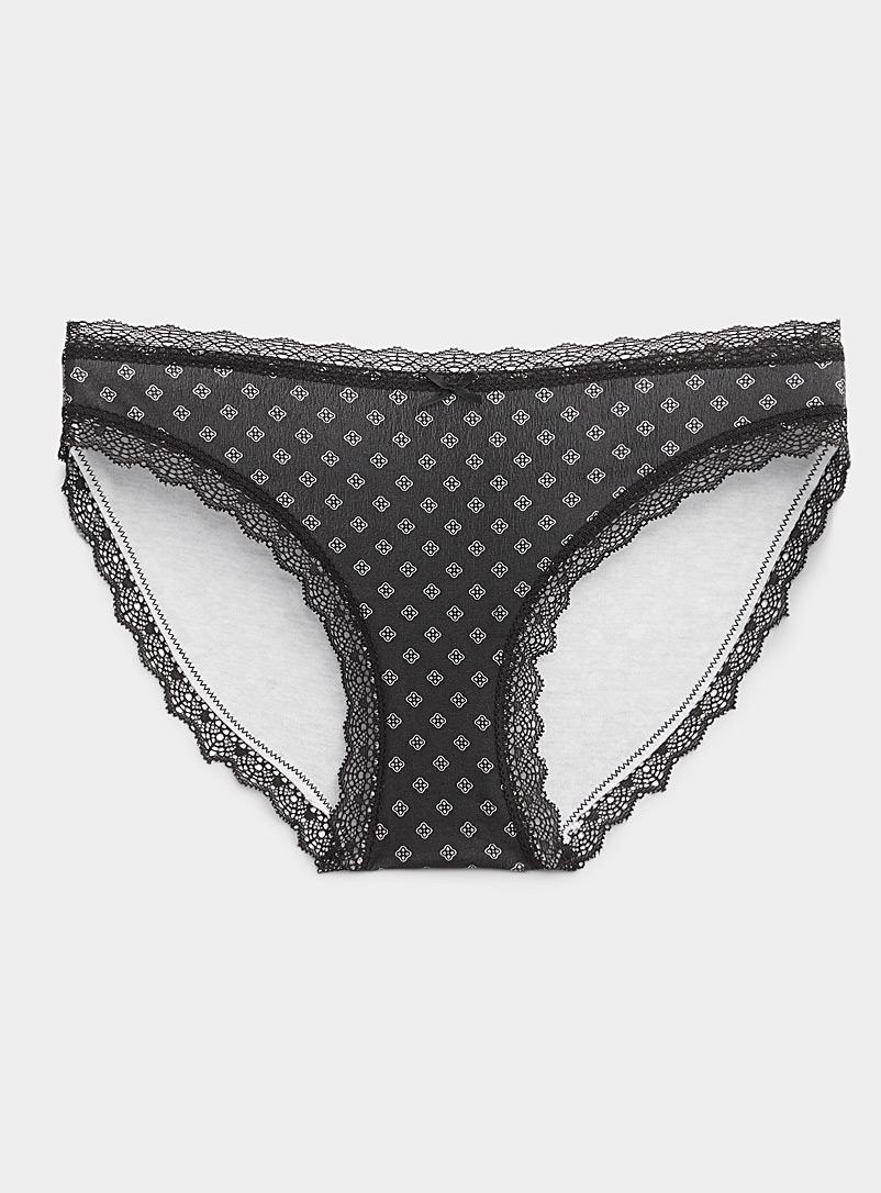 https://imagescdn.simons.ca/images/11003-215153-18-A1_2/scalloped-lace-edging-bikini-panty.jpg?__=31