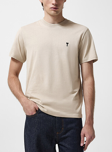 Ami: Le t-shirt Ami de C&oelig;ur Blanc cass&eacute; pour homme