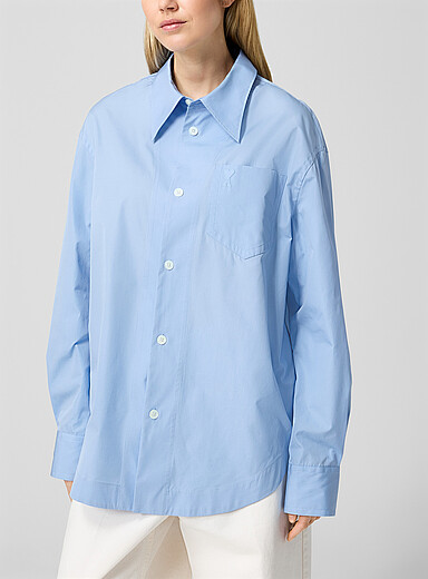 Ami: La chemise ample logo emboss&eacute; Bleu pour femme