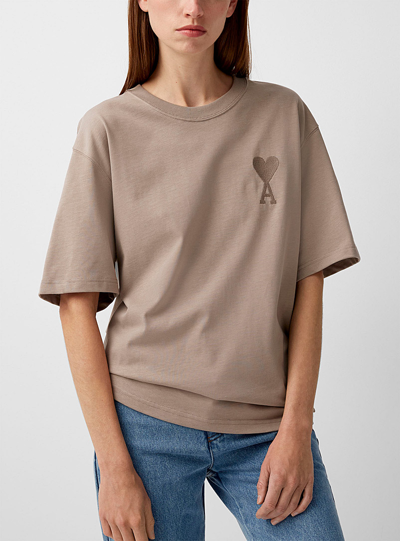 Ami: Le t-shirt Ami de Coeur appliqué monochrome Sable pour femme