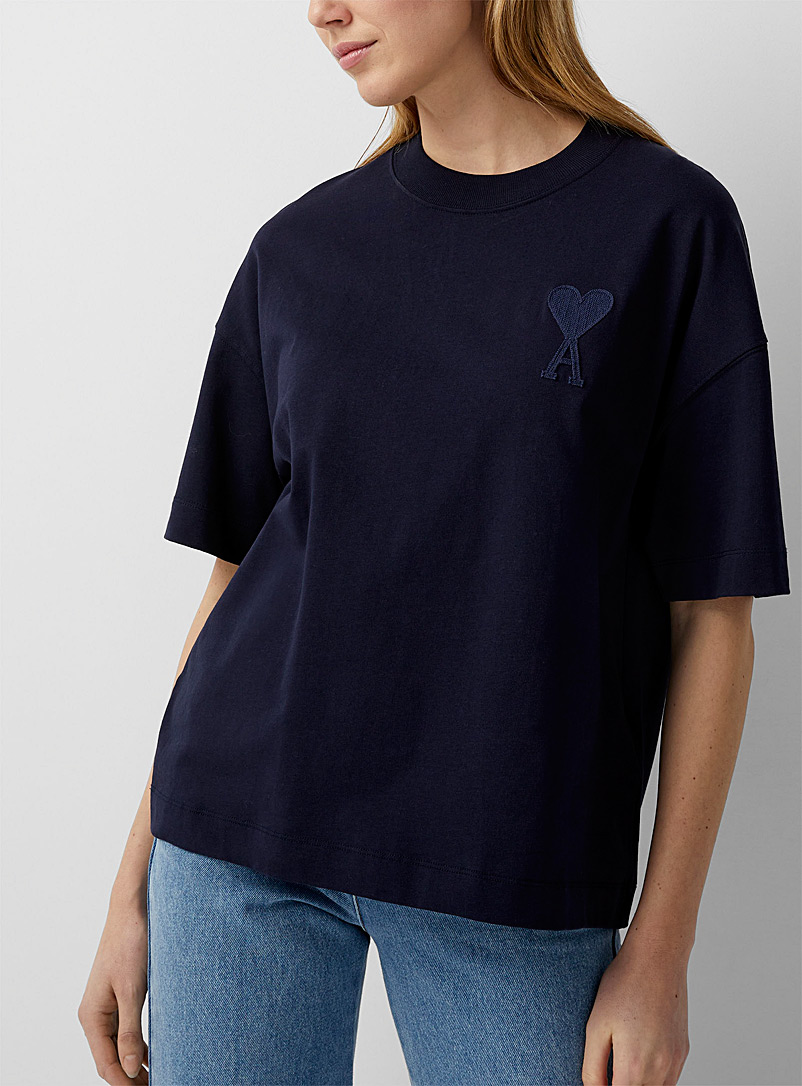 Ami: Le t-shirt Ami de Coeur appliqué monochrome Marine pour femme
