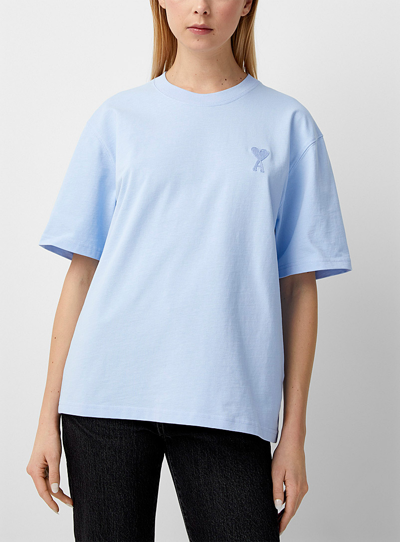 Ami: Le t-shirt Ami de Coeur brodé ton sur ton Bleu pâle-bleu poudre pour femme