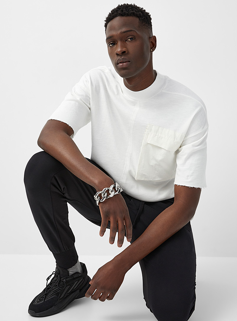 Thom/krom: Le t-shirt pochette surdimensionnée Ivoire blanc os pour homme