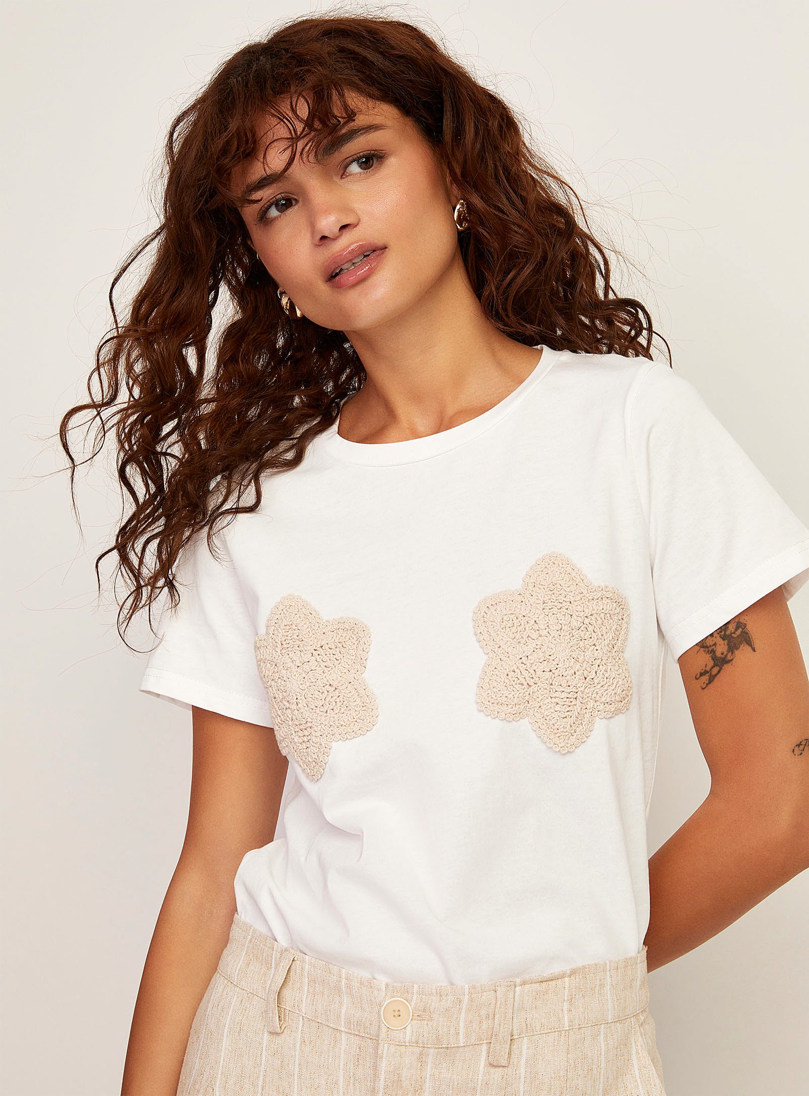 Icone Crocheted Flowers T-shirt In White