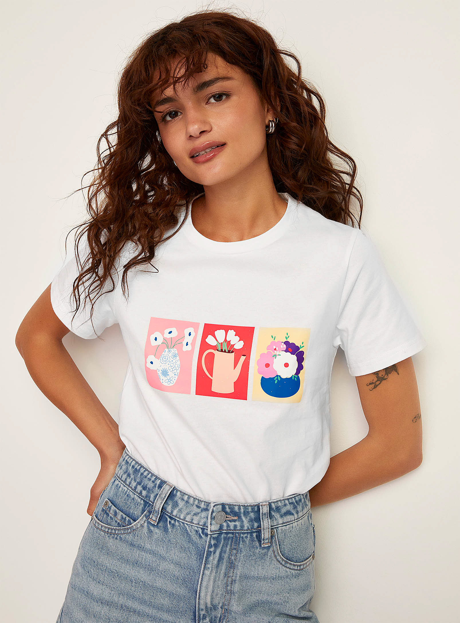 Icône - Le t-shirt trio d'imprimés floraux