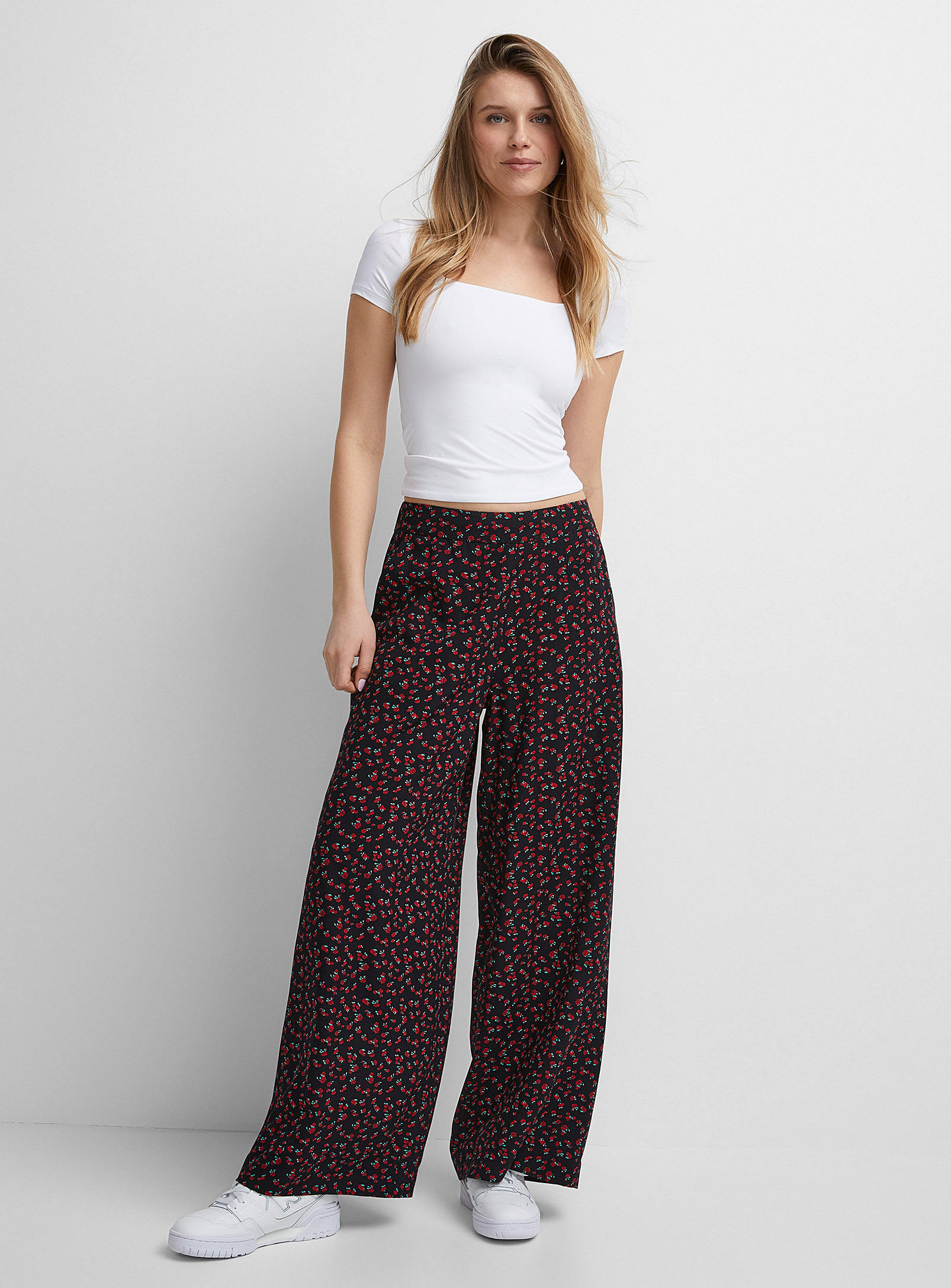 Icone Wide-leg Flowy Pant In Patterned Red