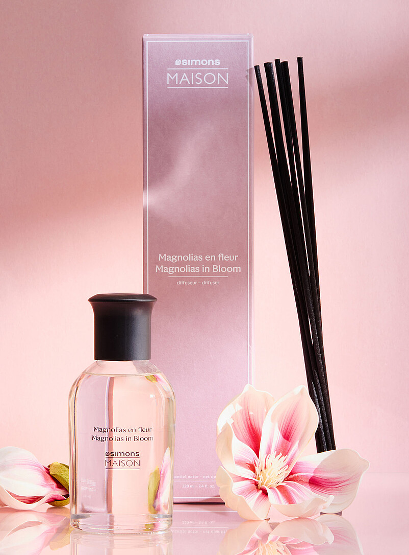 Magnolias in Bloom reed diffuser product image (primary)