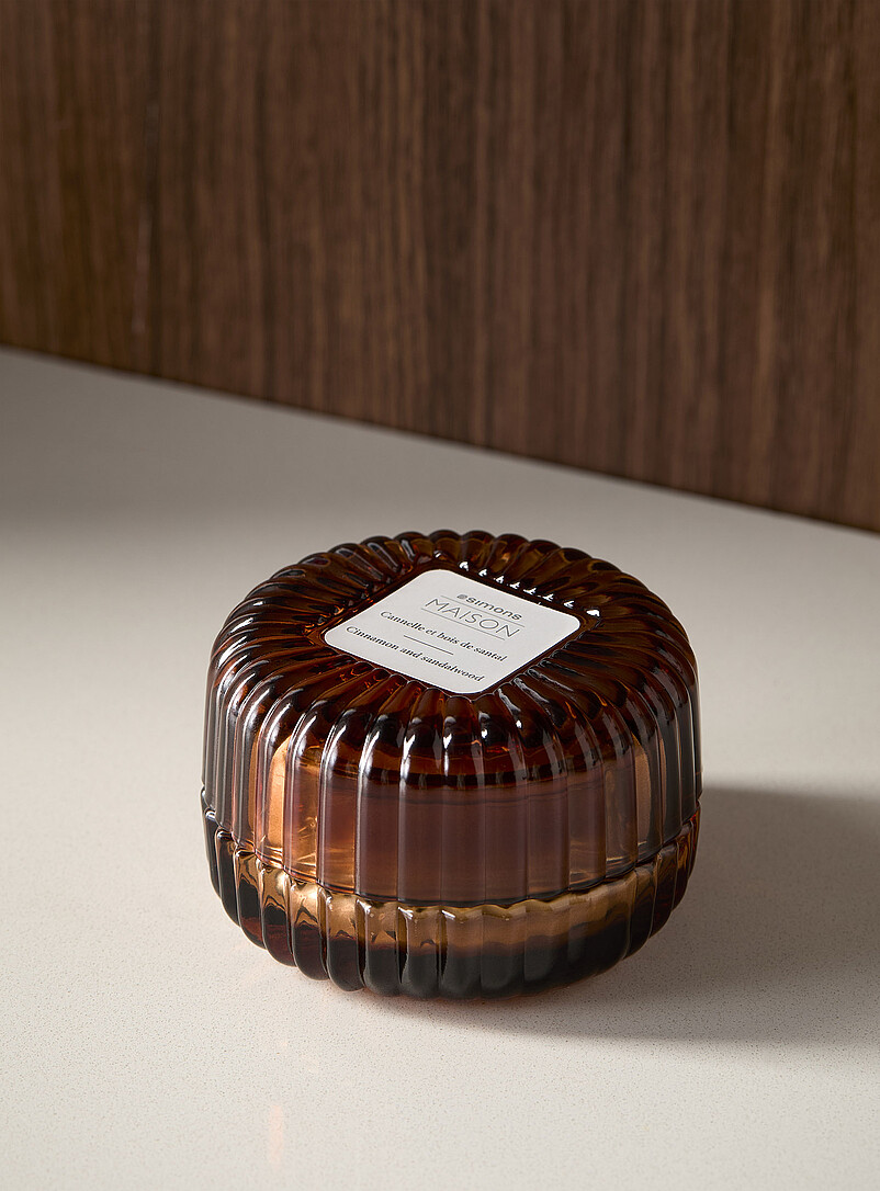 Cinnamon and sandalwood scented candle product image 2