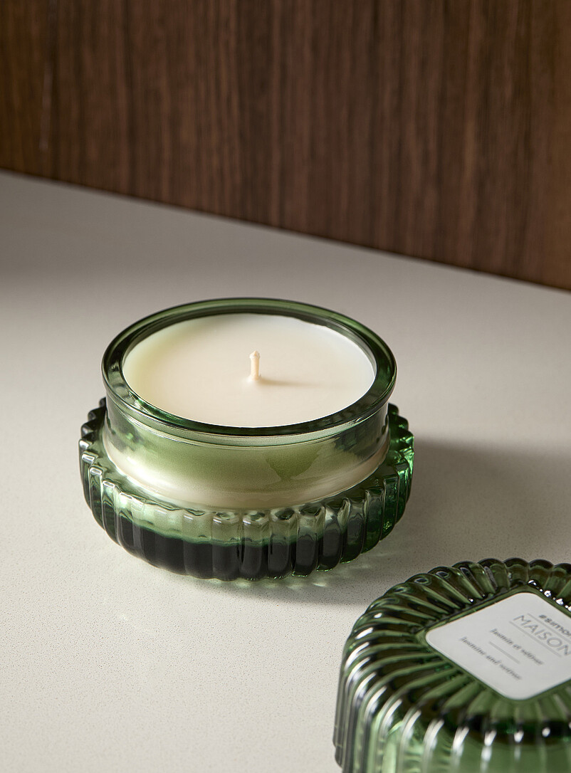 Jasmine and vetiver scented candle product image (primary)