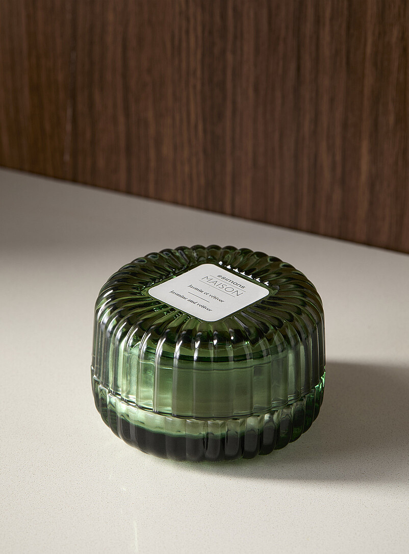 Jasmine and vetiver scented candle product image 2