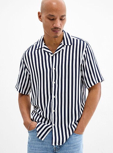 La chemise l&eacute;g&egrave;re rayures nautiques <b>Coupe r&eacute;guli&egrave;re</b>