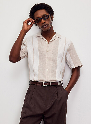 La chemise l&eacute;g&egrave;re rayures verticales <b>Coupe r&eacute;guli&egrave;re</b>