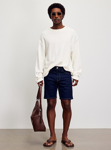 Le bermuda jean indigo surpiqu&eacute; ocre