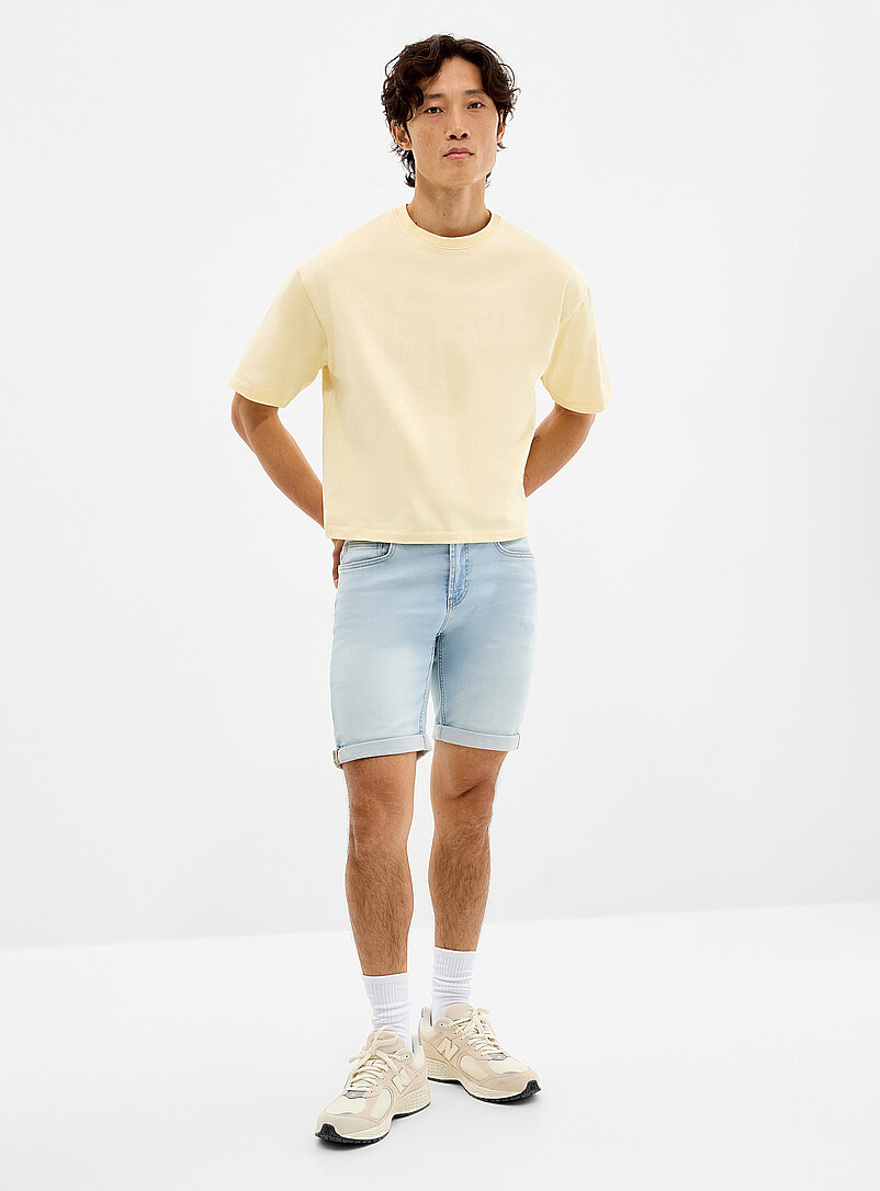 Knit-like underside light-blue denim Bermudas product image (primary)
