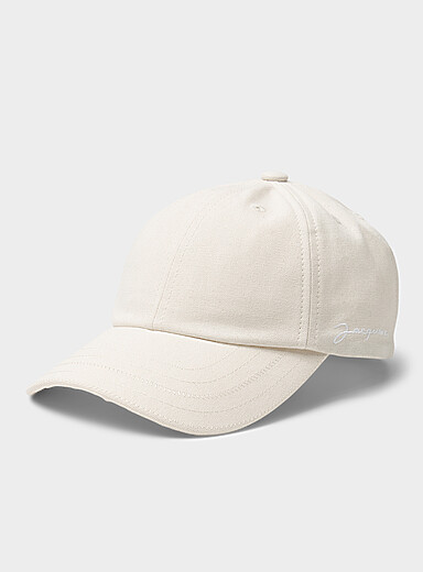Streamlined logo cap