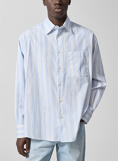 Jacquemus: La chemise surdimensionn&eacute;e rayures peintes Camargue Bleu &agrave; motifs pour homme