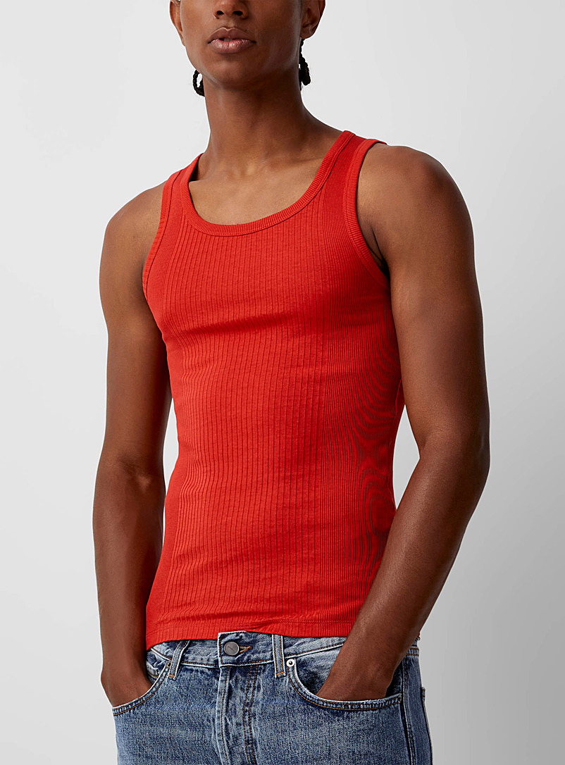 Jacquemus: La camisole Caraco Rouge pour homme